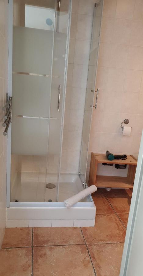 Auberge Le Lupin Blanc Revest-des-Brousses Bagian luar foto