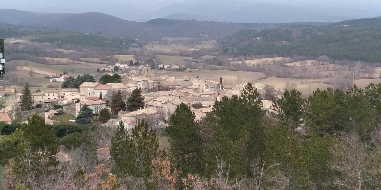Auberge Le Lupin Blanc Revest-des-Brousses Bagian luar foto